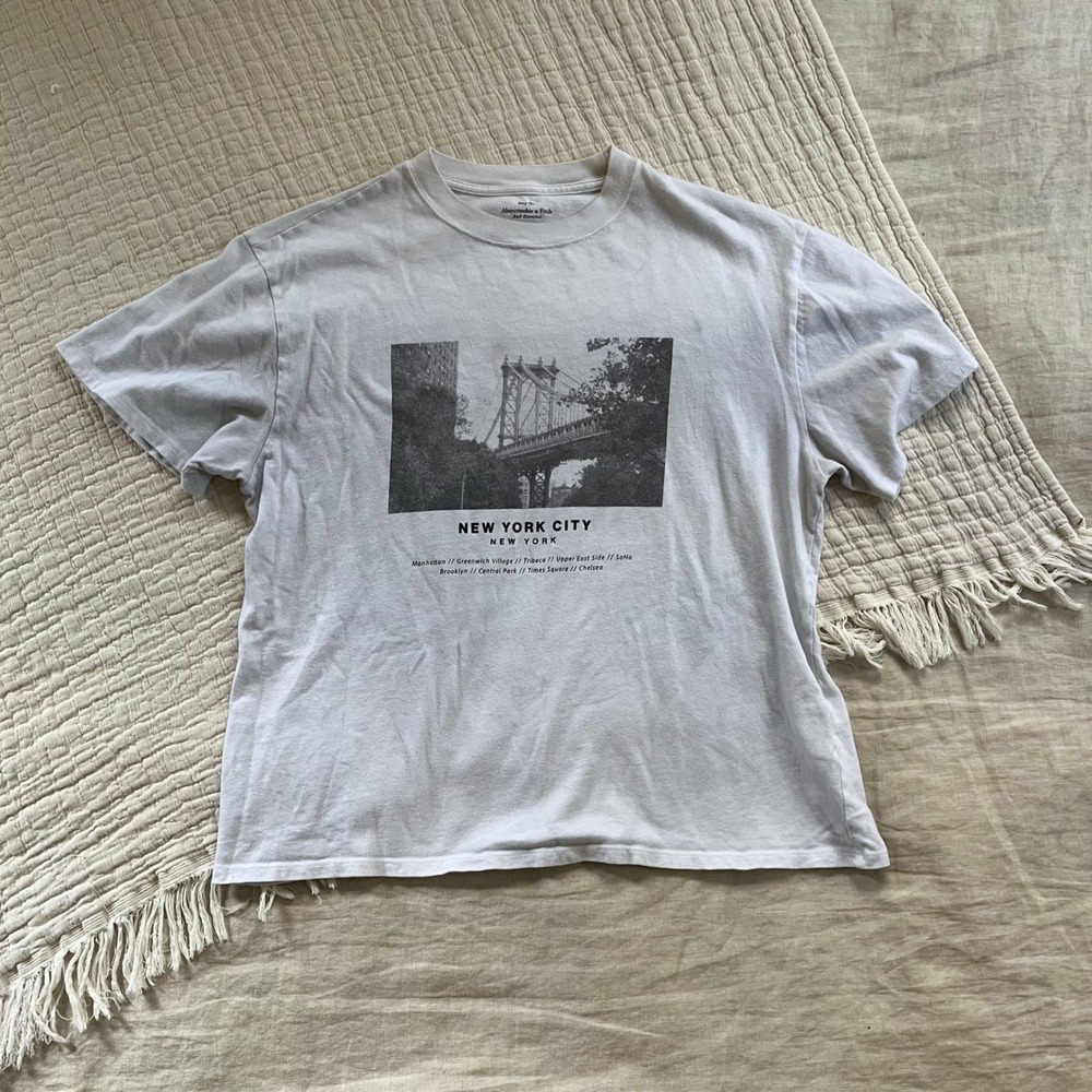 Abercrombie & Fitch "New York City" Graphic Tee Womens Large